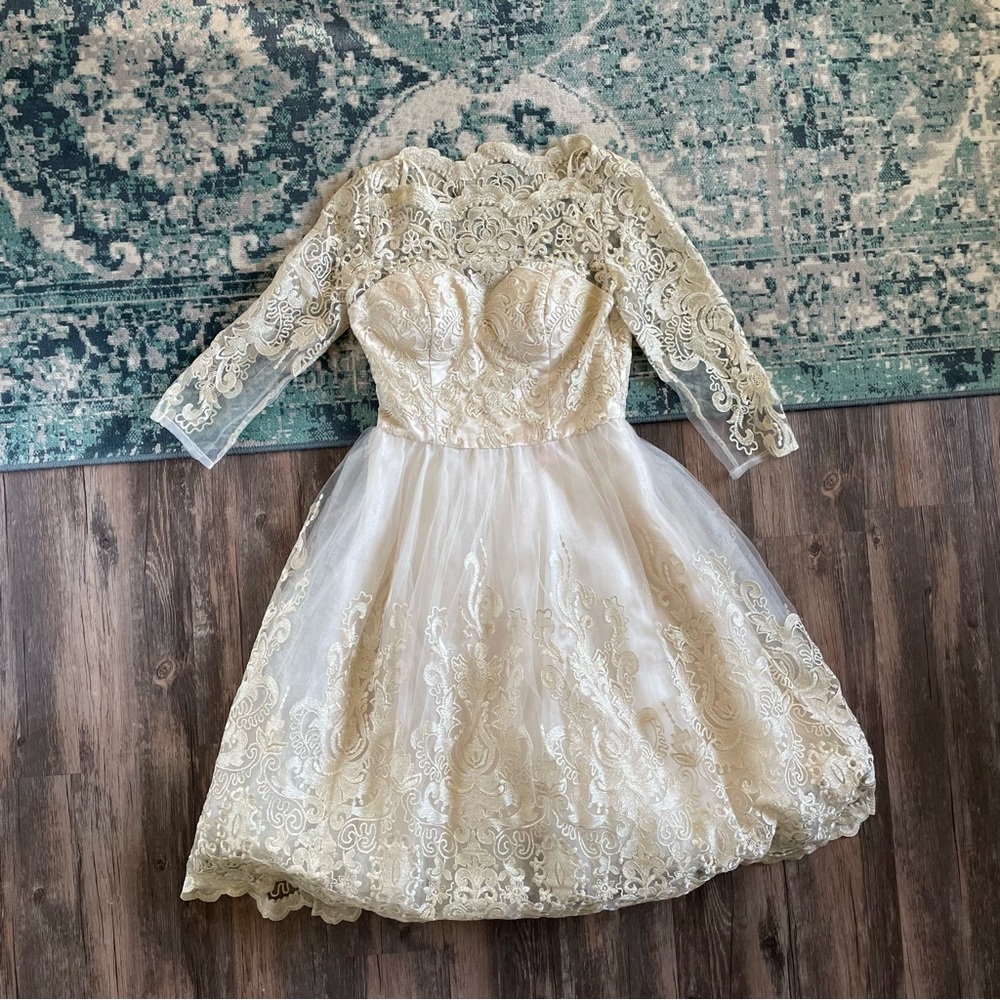 NWT Chi Chi London Gold Retro Formal Dress Gown Size 6 Floral Lace Sweetheart